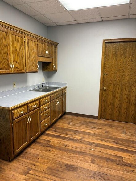 More Photos Of , Trimble Office For Sale