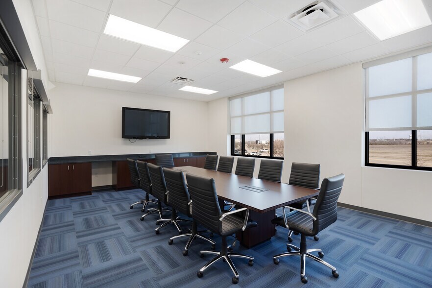 More Photos Of 4200 Mapleshade Ln, Plano Office For Sale