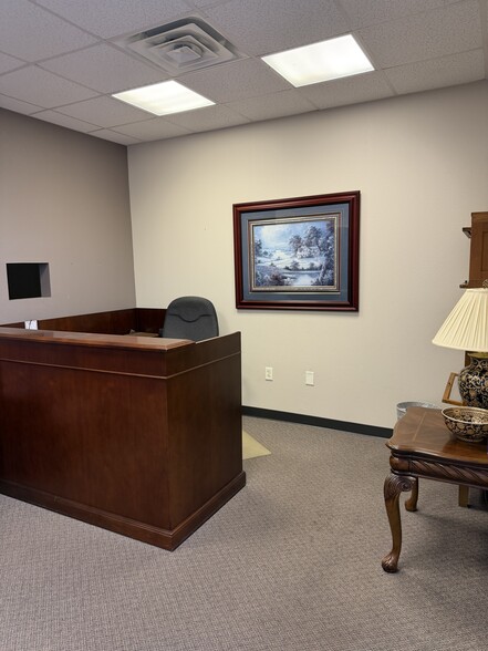 More Photos Of 3000 Gilmer Rd, Longview Storefront Retail Office For Lease