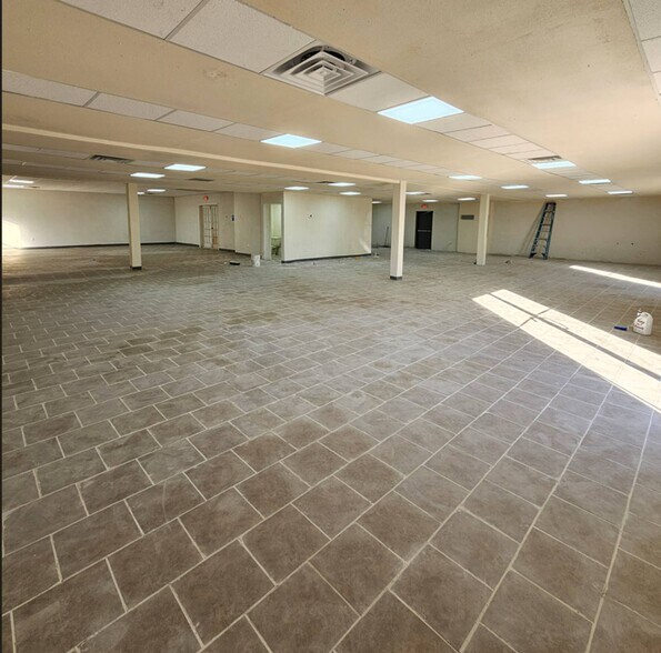 More Photos Of 4620 W Fuqua St, Houston Freestanding For Lease