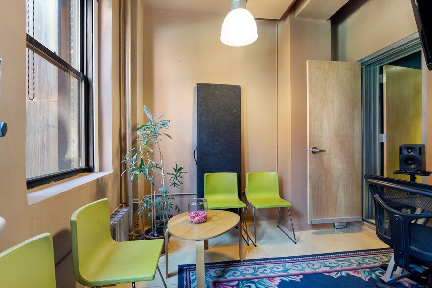 More Photos Of 115 W 45th St, New York Office For Lease