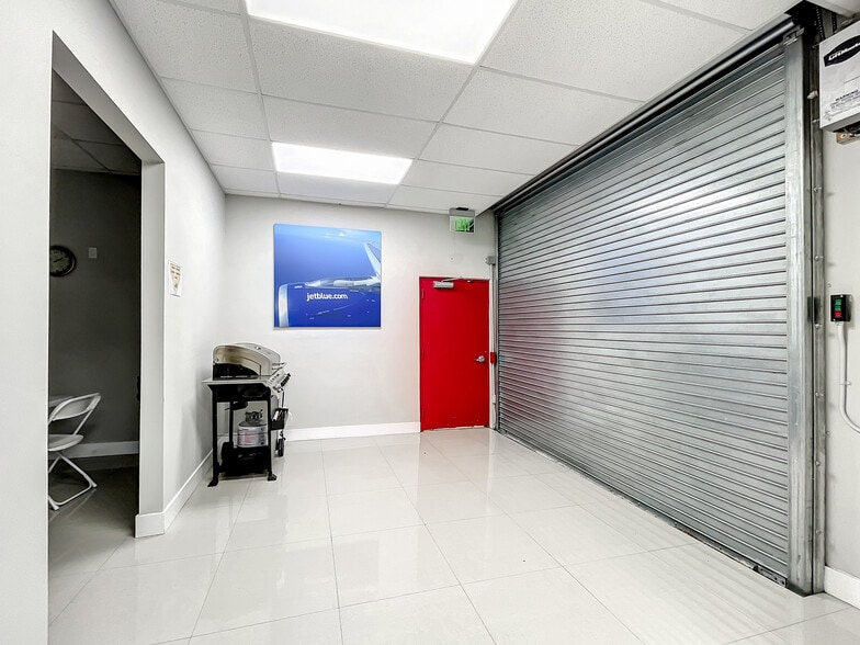 More Photos Of 2550 NW 4th Ct, Fort Lauderdale Warehouse For Sale