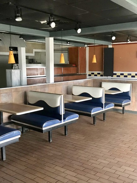 More Photos Of 1060 Madison Ave, Mankato Fast Food For Lease