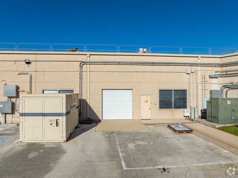 More Photos Of 9229 Waterford Centre Blvd, Austin Office For Lease