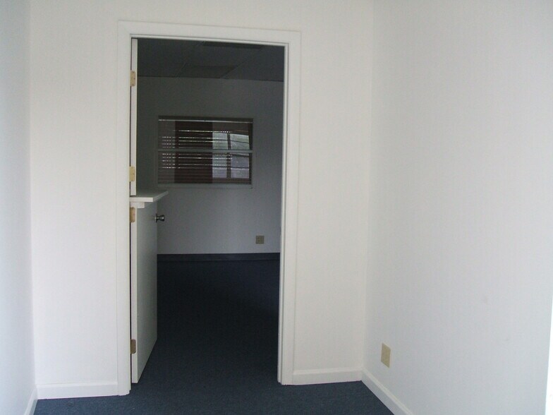 More Photos Of 3809-3847 N Andrews Ave, Fort Lauderdale Office For Lease