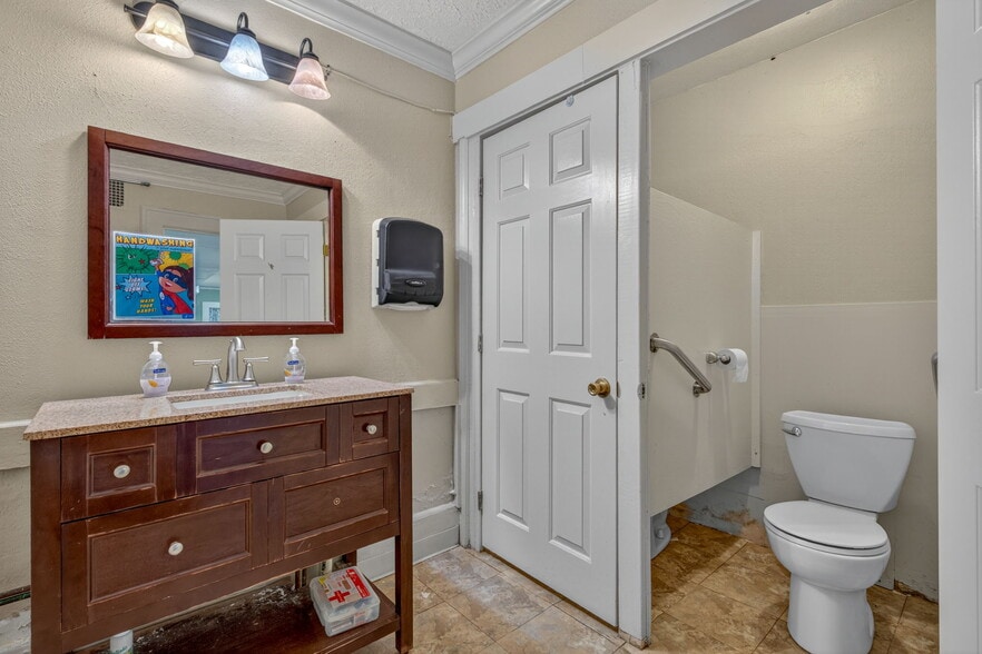 More Photos Of 2 Church St, Travelers Rest Religious Facility For Sale