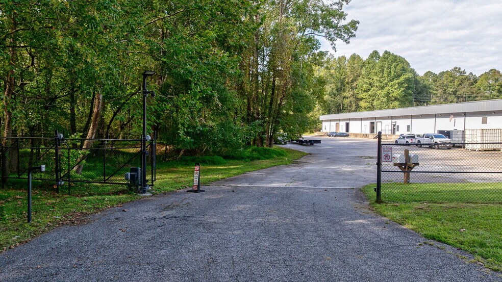 More Photos Of 328 Commerce Blvd, Bogart Warehouse For Sale