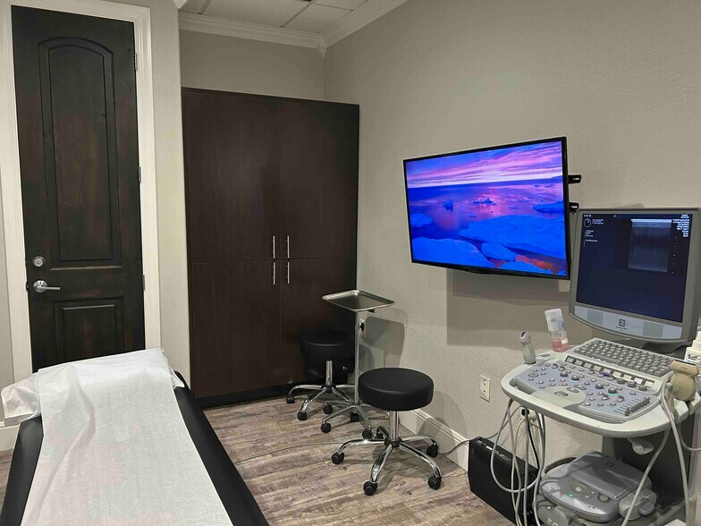 More Photos Of 7148 Trail Lake Dr, Fort Worth Medical For Sale