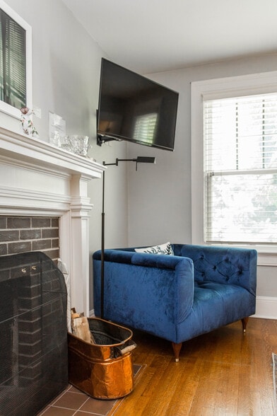 More Photos Of 116 E 46th St, Kansas City Hospitality For Sale