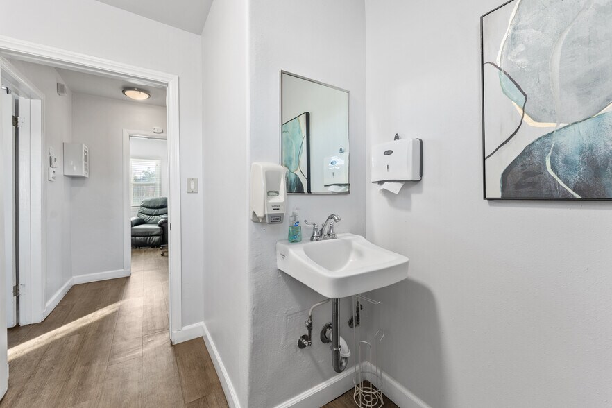 More Photos Of 76 Alabama St, Redlands Office For Lease