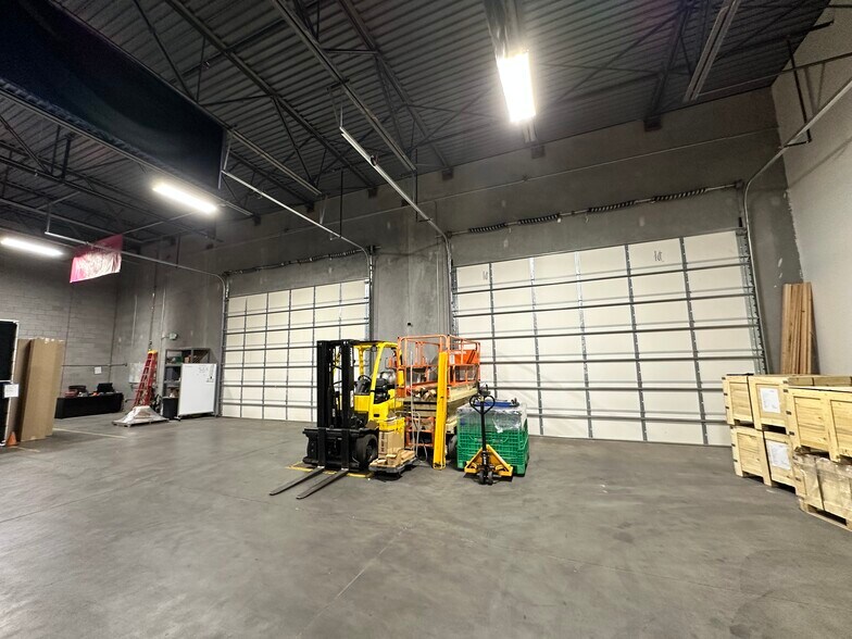 More Photos Of 1715 N Rosemont, Mesa Warehouse For Lease