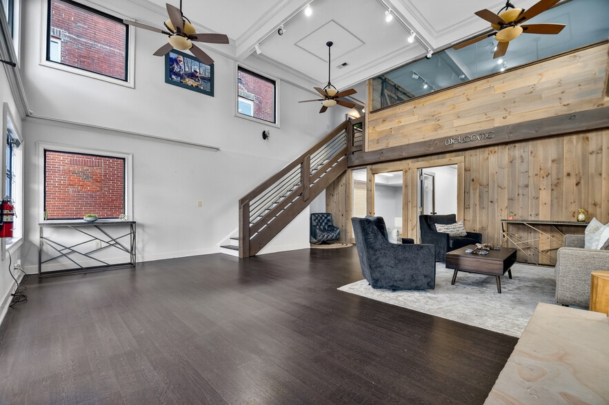 More Photos Of 240 W Main St, Blue Ridge Office For Sale