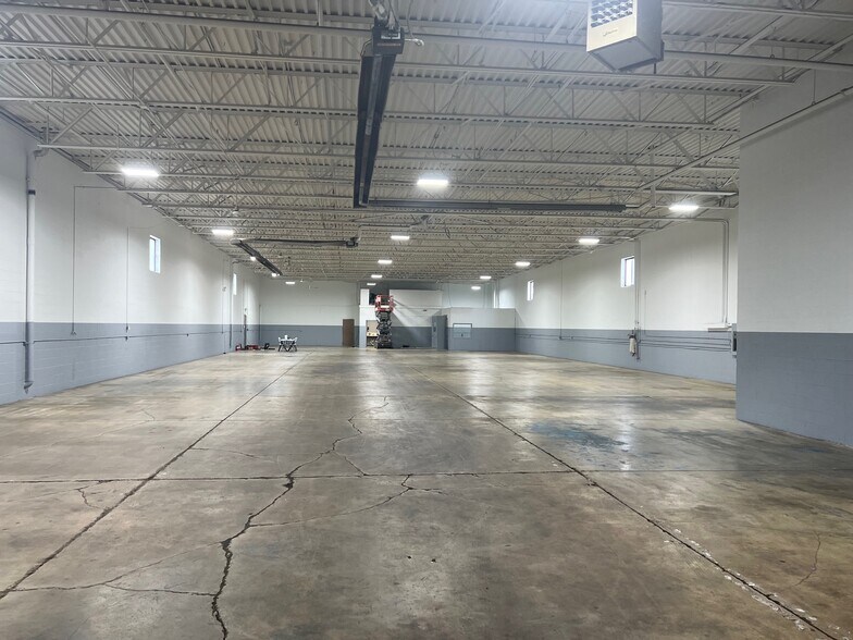 More Photos Of 12499 Delta St, Taylor Warehouse For Lease
