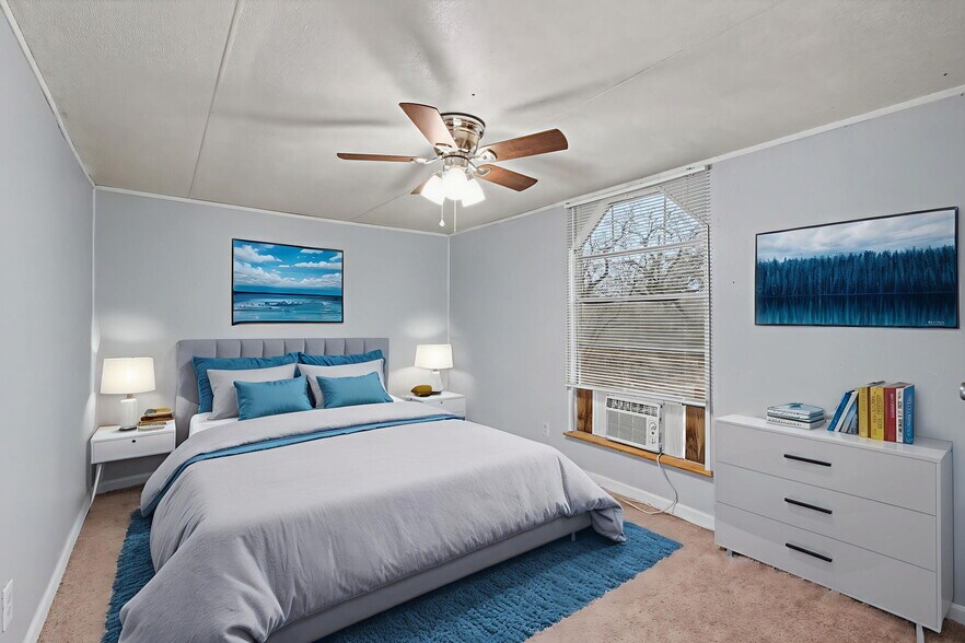 More Photos Of 919 Austin St, Kingsland Flex For Sale