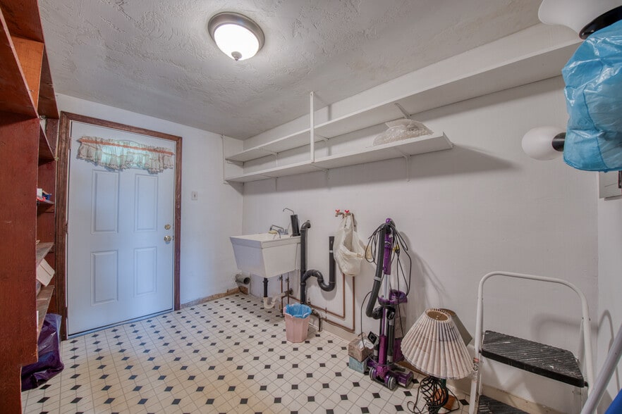 More Photos Of 5614 Verona Rd, Verona Office Residential For Sale
