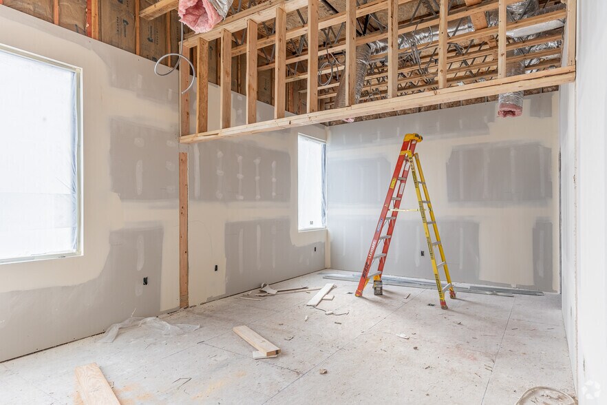 More Photos Of 1280 N Bayshore Dr, Coos Bay General Retail For Lease