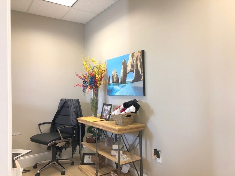 More Photos Of 700 Churchill Ct, Woodstock Office For Lease
