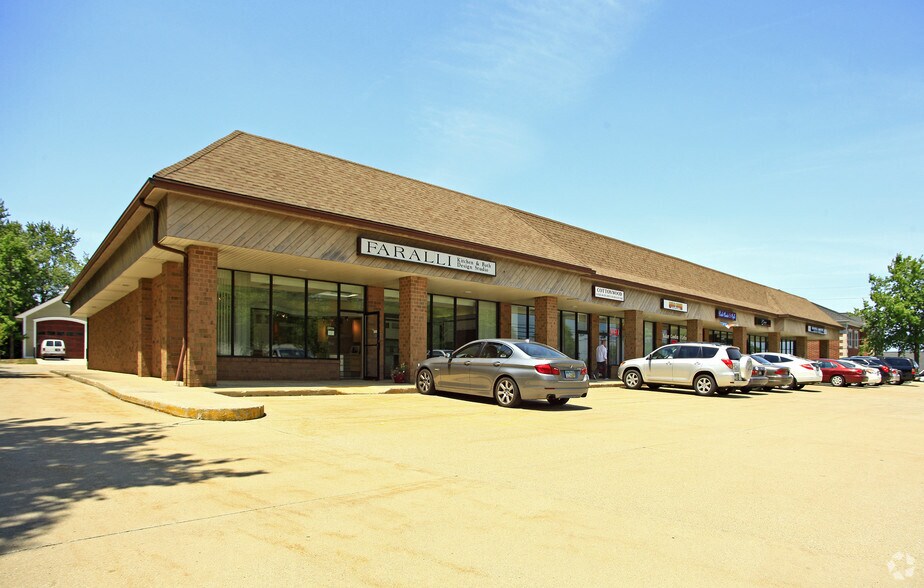 Primary Photo Of 2804 Som Center Rd, Willoughby General Retail For Lease