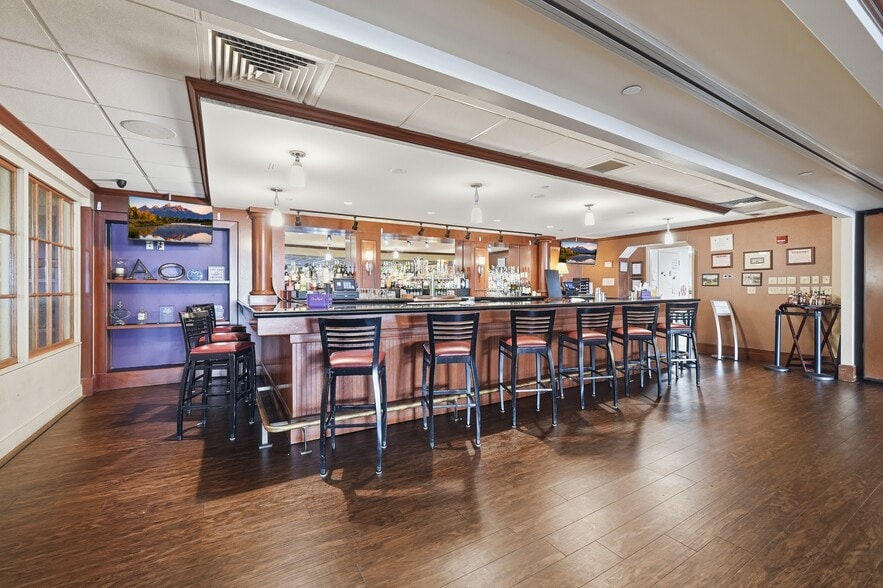 More Photos Of 14 Mechanic St, Southbridge Hotel For Sale