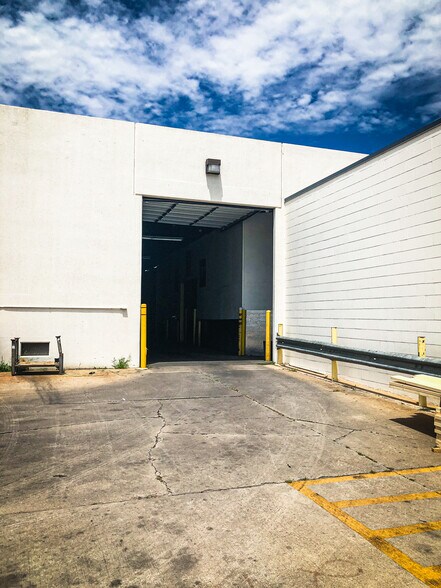 More Photos Of 1610 NE 4th St, Oklahoma City Warehouse For Lease