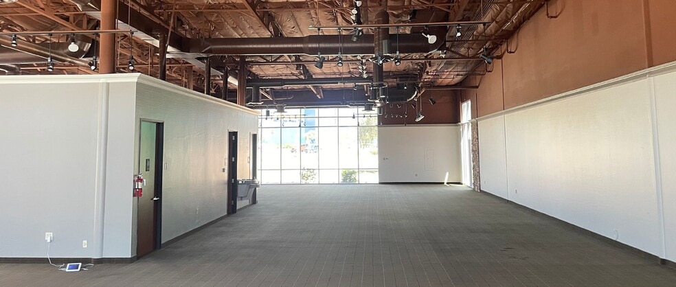 More Photos Of 8425 S Emerald Dr, Tempe Freestanding For Sale