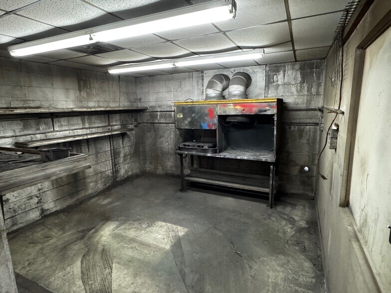 More Photos Of 401 E Main St, Shawnee Flex For Sale