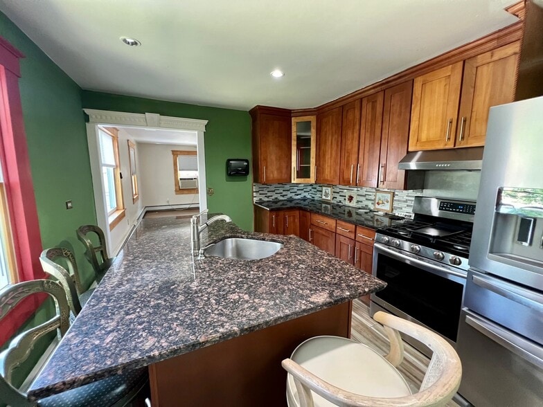 More Photos Of 91 Green St, Huntington Office Residential For Sale
