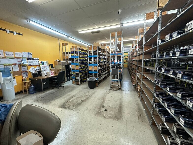 More Photos Of 4801 66th St N, Kenneth City Flex For Lease