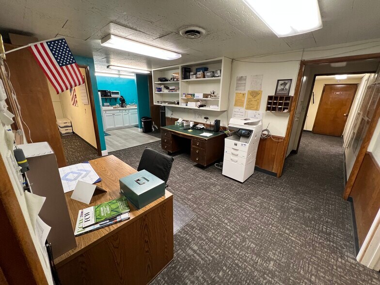 More Photos Of 320 Oak St, Bakersfield Storefront Retail Office For Sale
