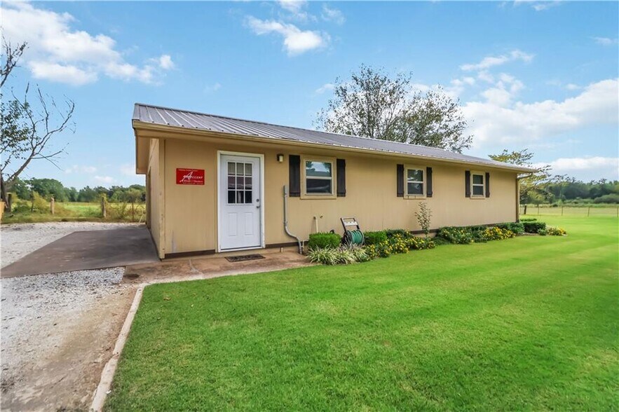 More Photos Of 5039 Primrose Rd, Springdale Specialty For Sale