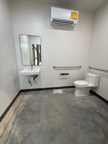 More Photos Of 14510 Fitzhugh Rd, Austin Flex For Lease