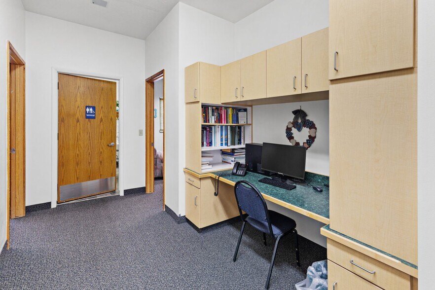 More Photos Of 255 S Main St, Richfield Office For Sale