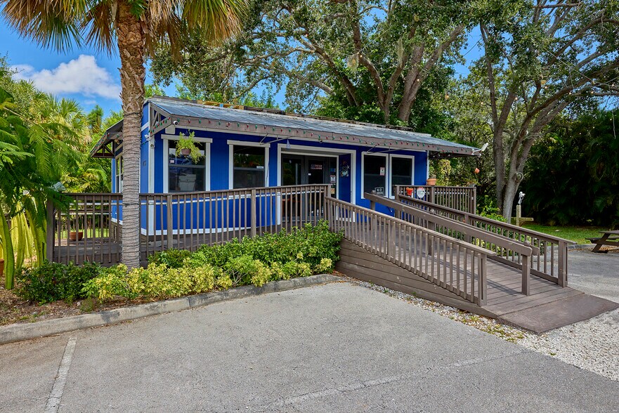 More Photos Of 2155 NW Federal Hwy, Stuart Auto Dealership For Lease