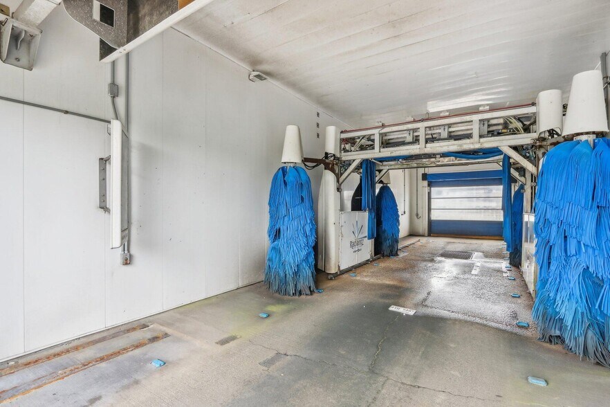 More Photos Of 14967 W National Ave, New Berlin Carwash For Sale