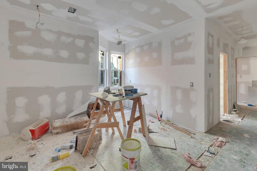 More Photos Of 307 N 52nd St, Philadelphia Flex For Sale