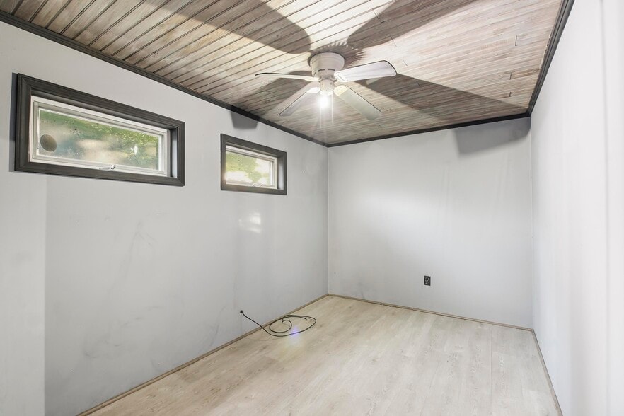 More Photos Of 116 Ringtown Blvd, Ringtown Flex For Sale