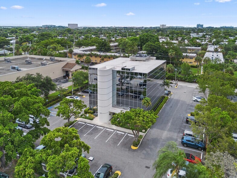 More Photos Of 701 E Commercial Blvd, Oakland Park Medical For Sale