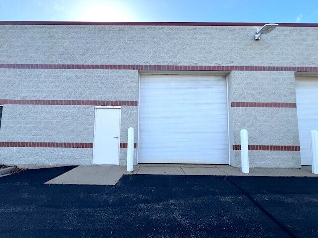 More Photos Of 2742 Barney Ct, McHenry Warehouse For Lease