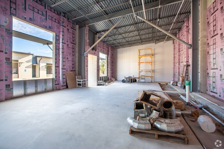 More Photos Of 2307 Thornton Rd, Austin Flex For Lease