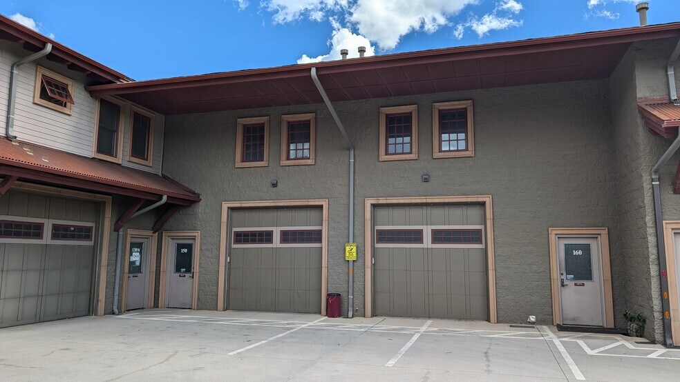 More Photos Of 3111 N Caden Ct, Flagstaff Showroom For Lease