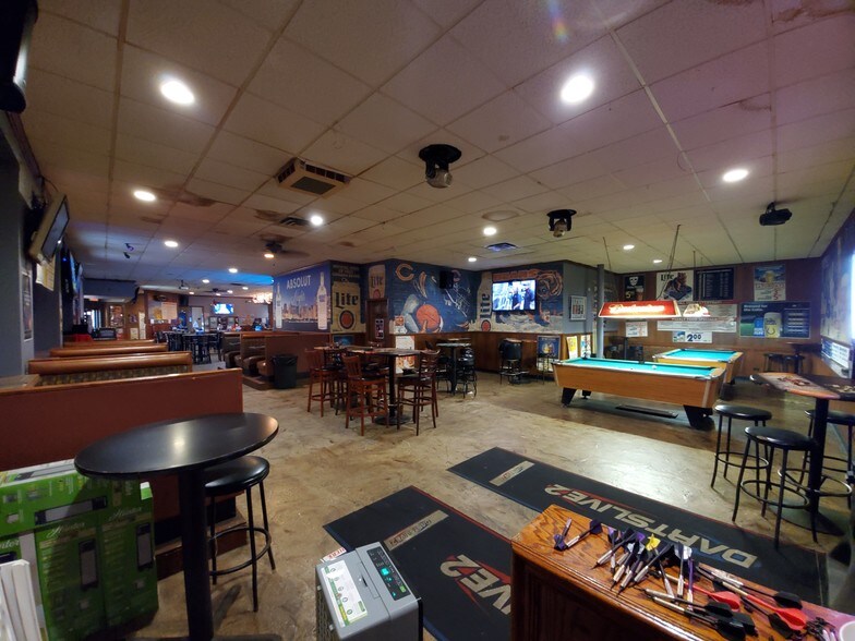 More Photos Of 1027 Sheffield Ave, Dyer Restaurant For Lease