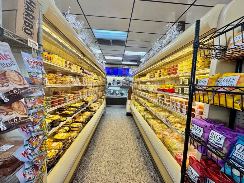 More Photos Of 560 Franklin Ave, Franklin Square Freestanding For Sale