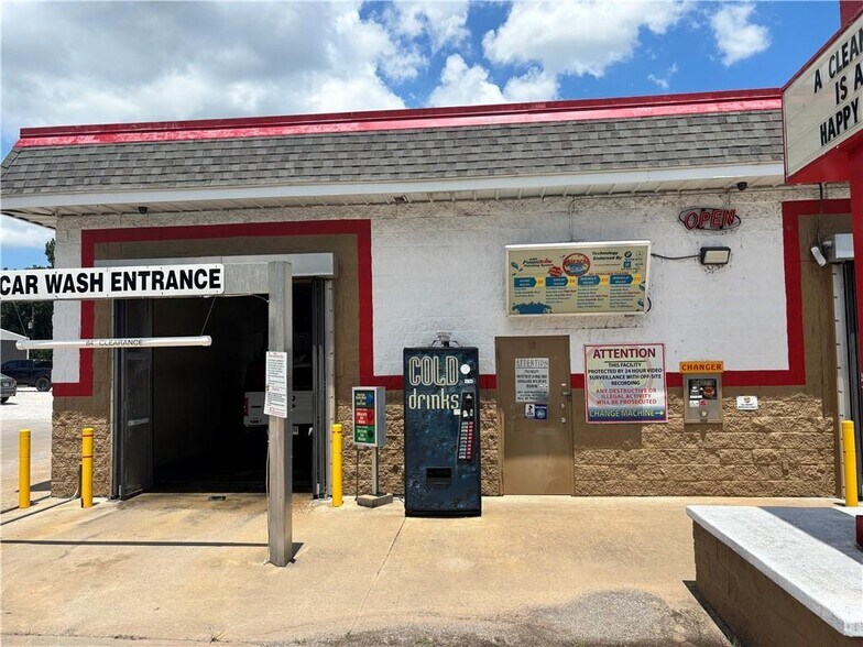 More Photos Of 16 Main St, Farmington Carwash For Sale