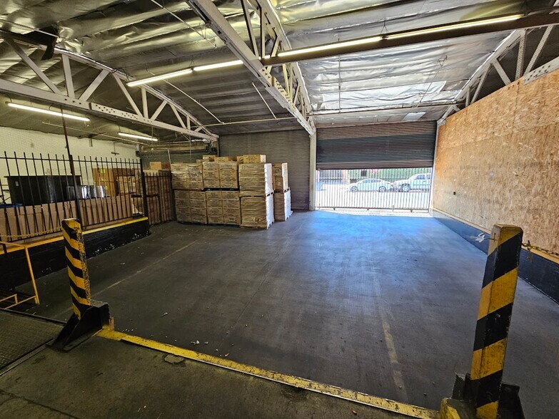More Photos Of 1615 McGarry St, Los Angeles Warehouse For Lease
