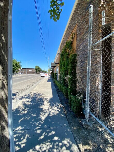 More Photos Of 702-714 W Fremont St, Stockton Light Distribution For Sale