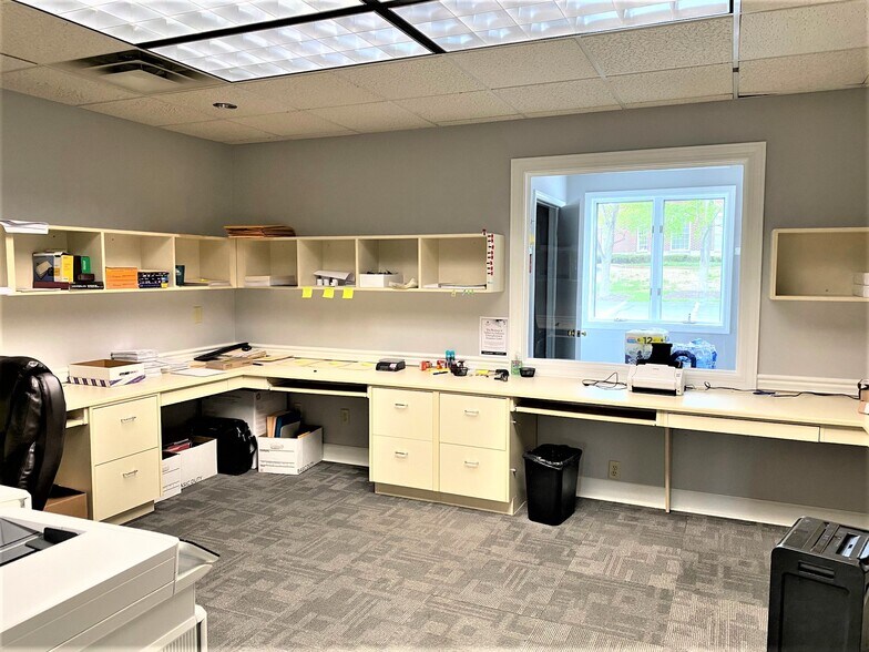 More Photos Of 254 E Carmel Dr, Carmel Office For Lease
