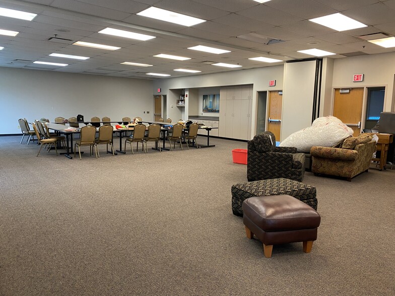 More Photos Of 2551 Dodge St, Omaha Office For Sale