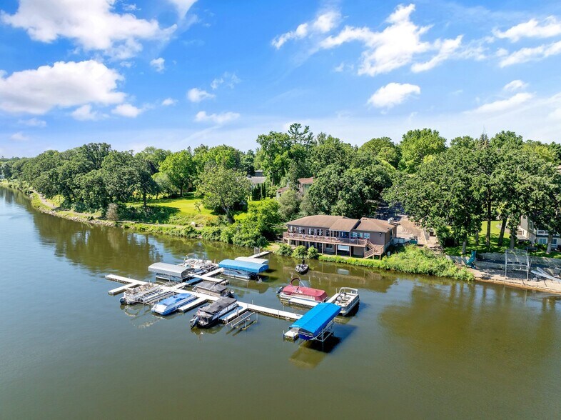 More Photos Of 406 9th St NE, Waseca Restaurant For Sale