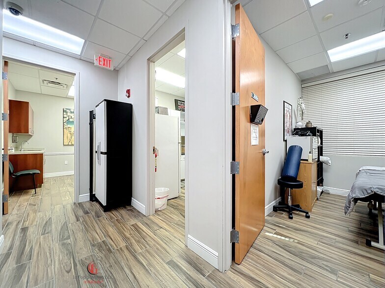 More Photos Of 1507 S Hiawassee Rd, Orlando Medical For Lease