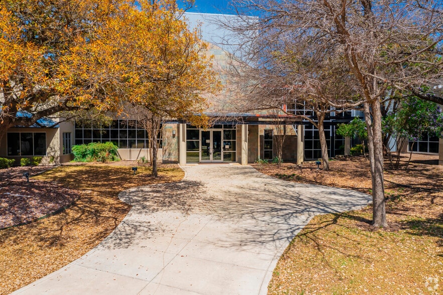 More Photos Of 5555 Northwest Pky, San Antonio Office For Lease